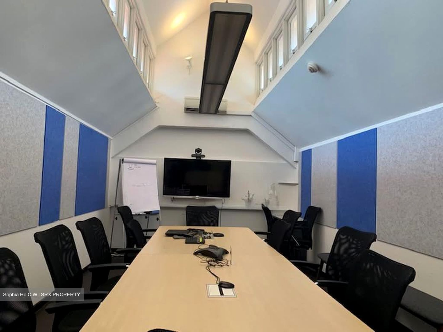 Club Street (D1), Office #563159451